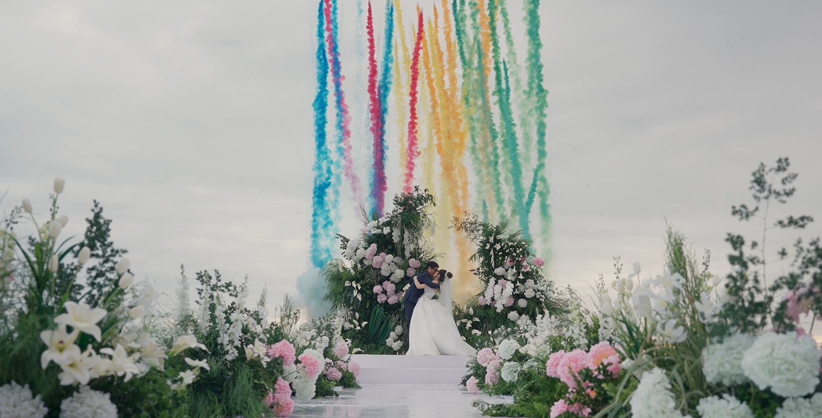 pháo khói đám cưới