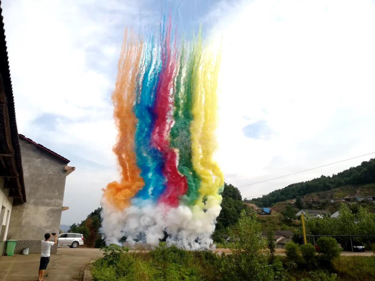 pháo khói nhiều màu