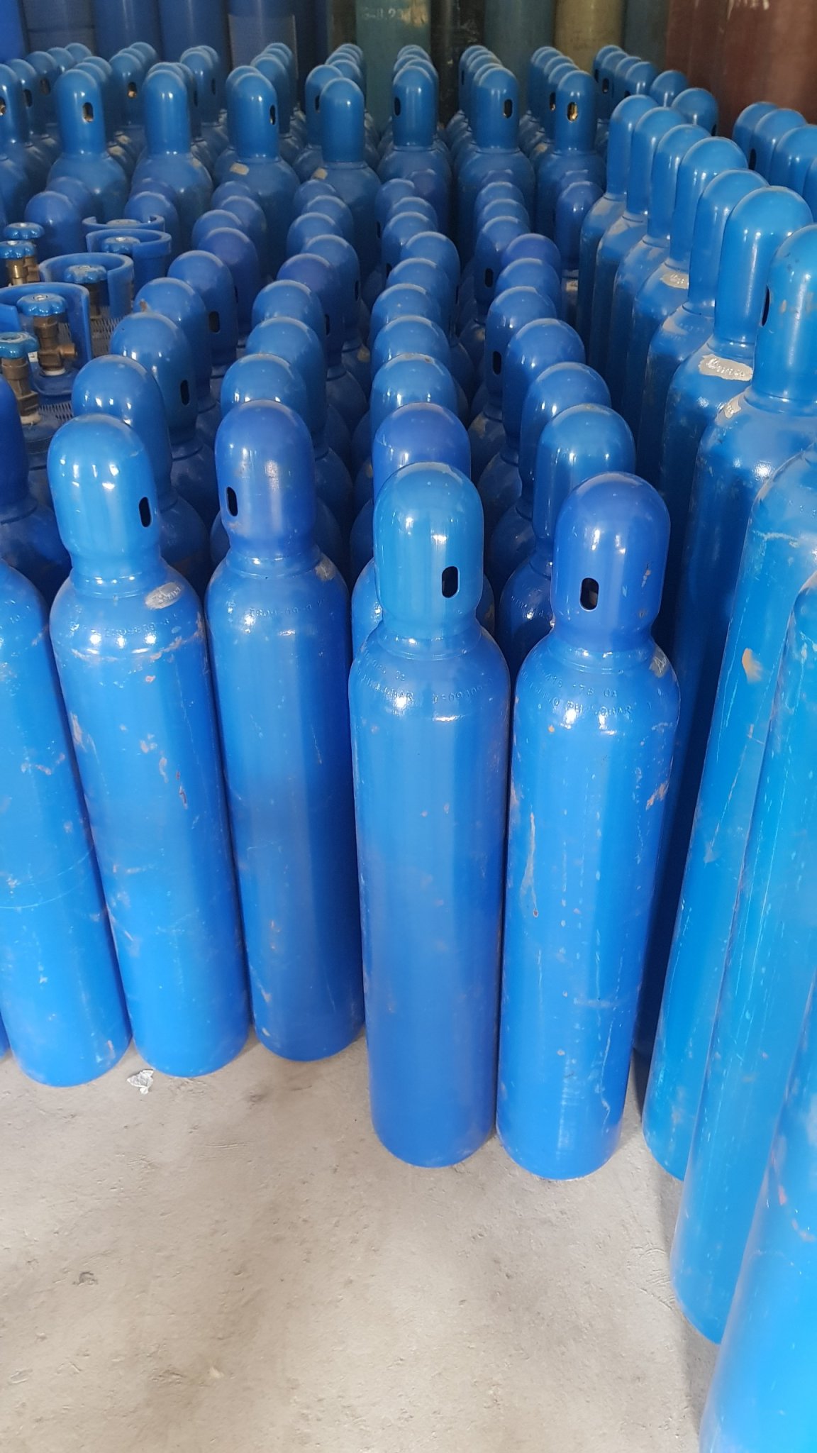 Mua bán khí oxy ni tơ chạy máy laser